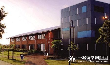 南昆士兰大学预科学费是多少？