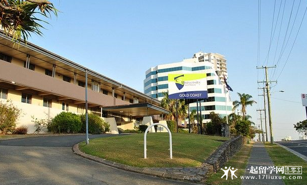 中央昆士兰大学本科学费是多少？