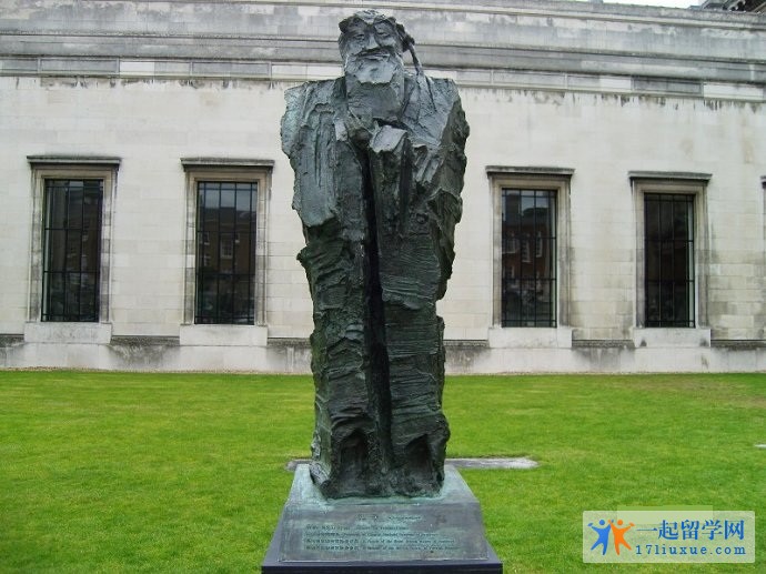 剑桥大学内的孔子雕像