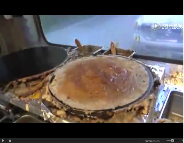 在FB上仅一个做煎饼果子的视频，点击量已经接近100万