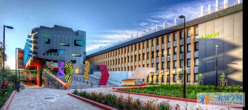 澳洲留学：澳大利亚拉筹伯大学学费费用高不高？