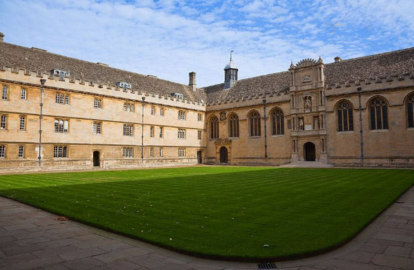 英国留学：牛津布鲁克斯大学人文社会科学学院可申请的专业有哪些？