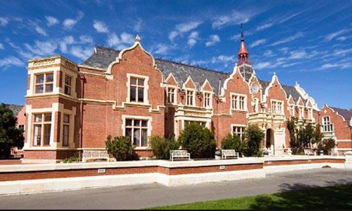 新西兰奥克兰大学法学院排名